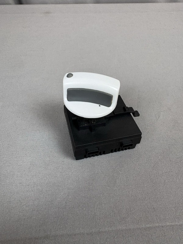 Whirlpool Washer Temperature Selection Switch w/ White and Gray Knob #8577786 gallery
