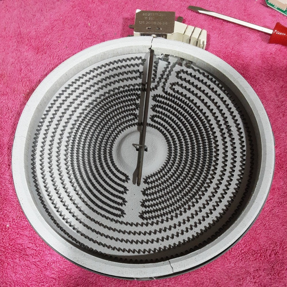 Whirlpool Range Radiant Element W10275048. 3000/1400W 10.53211.093. 9000793310