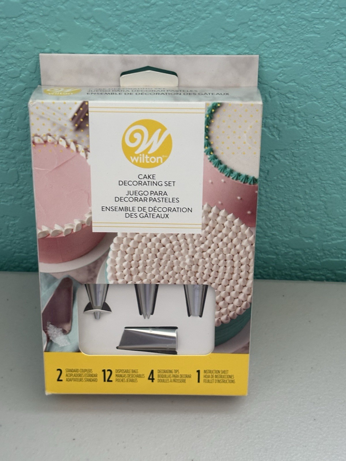 Wilton Cake Decorating Kit with Decorating Tips, Decorating Bags, 18-Piece NEW gallery