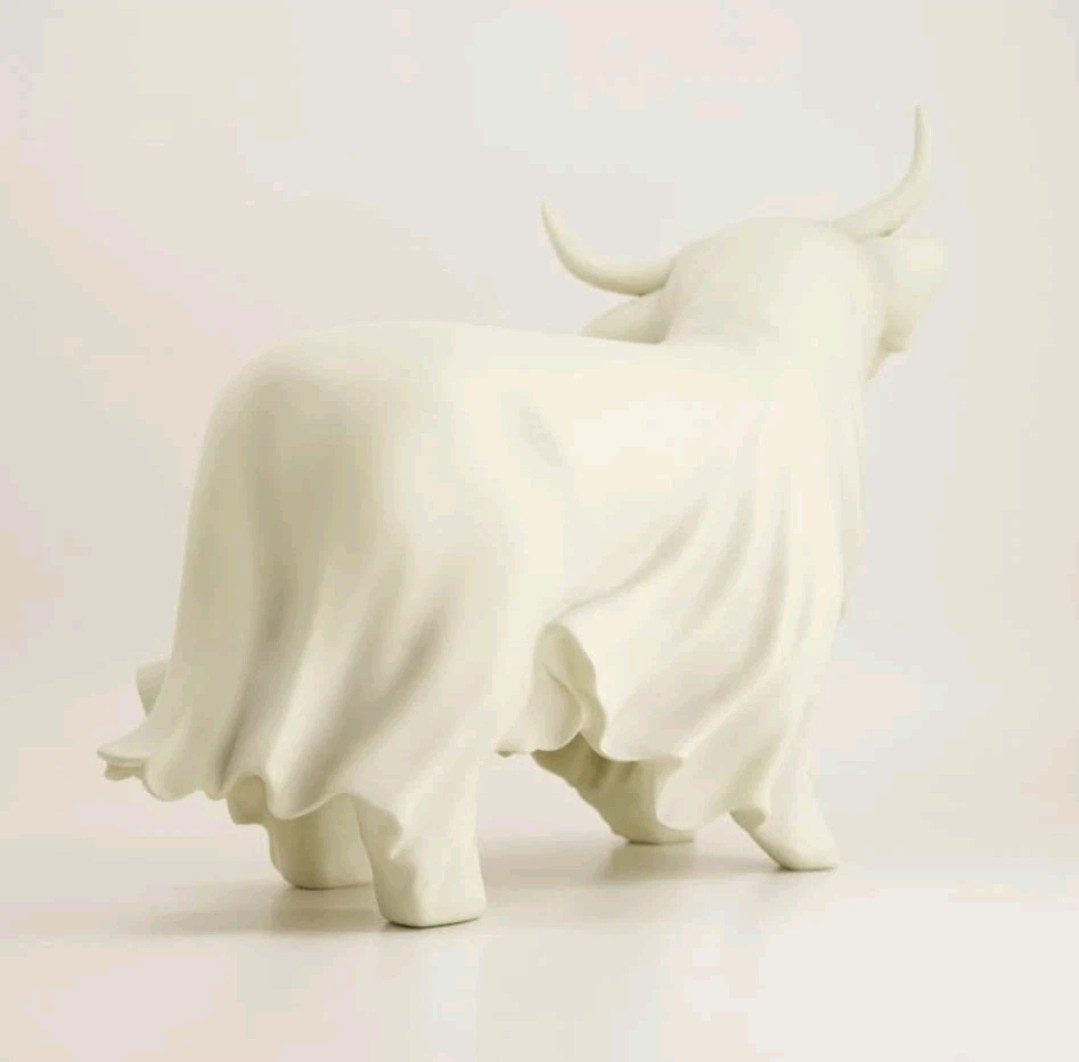 Cracker Barrel Exclusive 2026 White Highland Cow Resin Ghost, 18" NIB gallery
