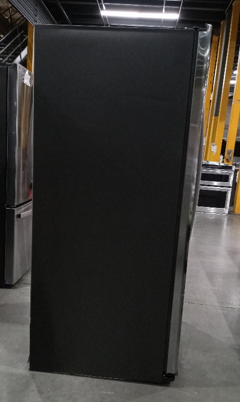 GE 36" Freestanding Side by Side Refrigerator with 25.1 Cu. Ft. - GSS25IYNFS gallery