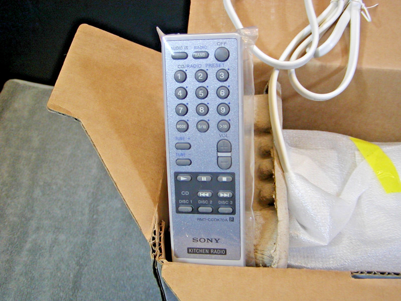 SONY ICF-CDK70 FM/AM 3 CD KITCHEN CLOCK RADIO NEW gallery