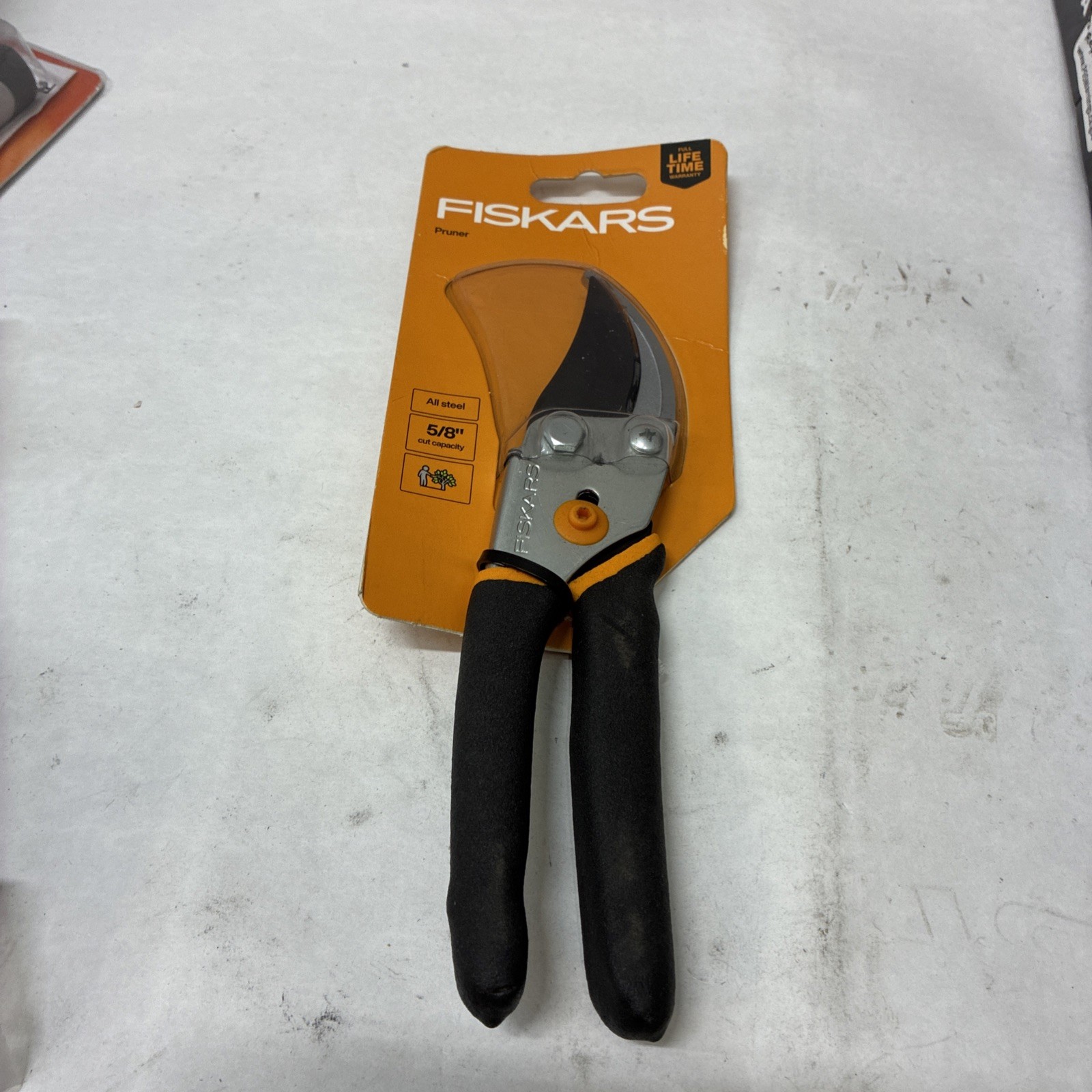 Fiskars Pruner 5 /8" Cut Capcity - gallery