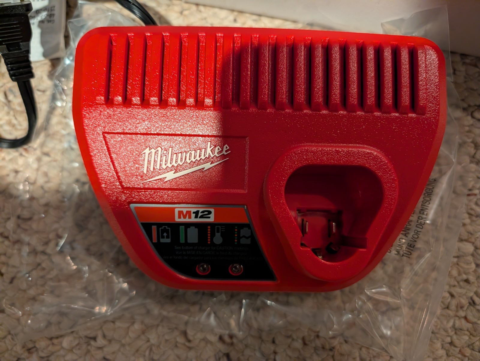 Milwaukee M12 Charger 50-59-2425 gallery