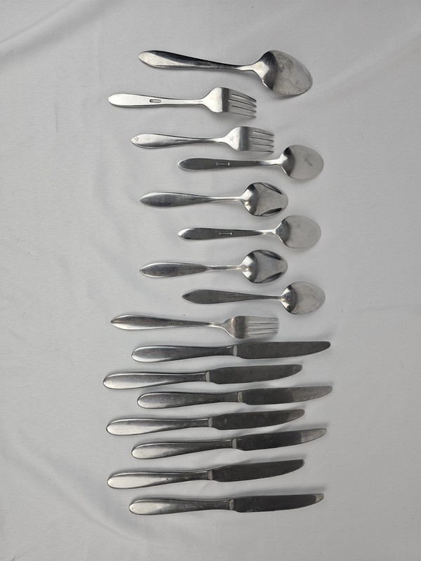 Oneida MOONCREST Stainless Flatware SET OF 16 PIECES Knife Spoon Fork gallery