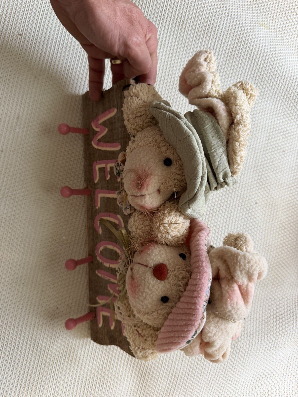 Welcome Rustic Wood Plaque Sign 3D Bunny Figures Hanging Horizontal MD7090 gallery