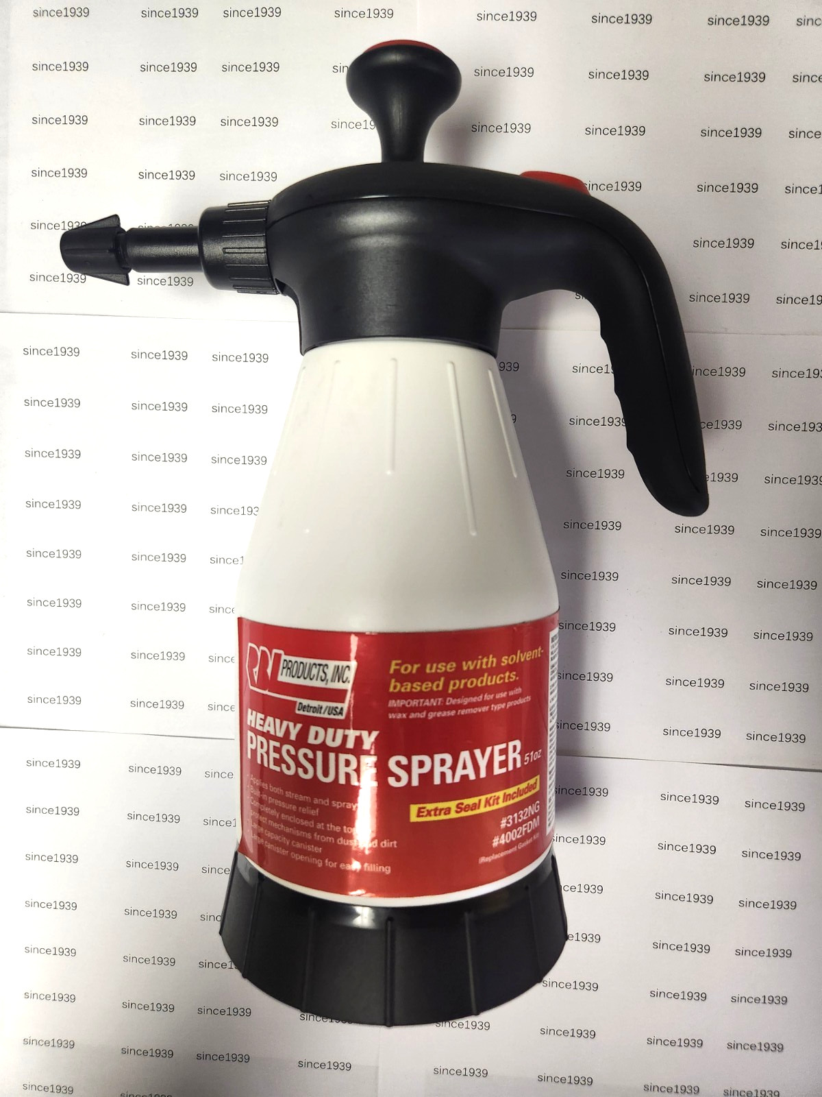 Heavy Duty Pressure Sprayer with Adjustable Nozzle, 1,5 L (51 oz.) 45 PSI max gallery