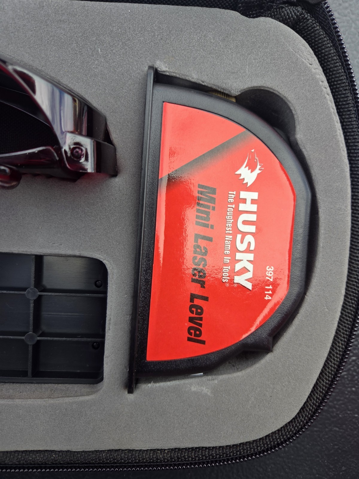 Husky Mini Laser Level 397 114 Kit w/ Safety Glasses & Zipper Case gallery