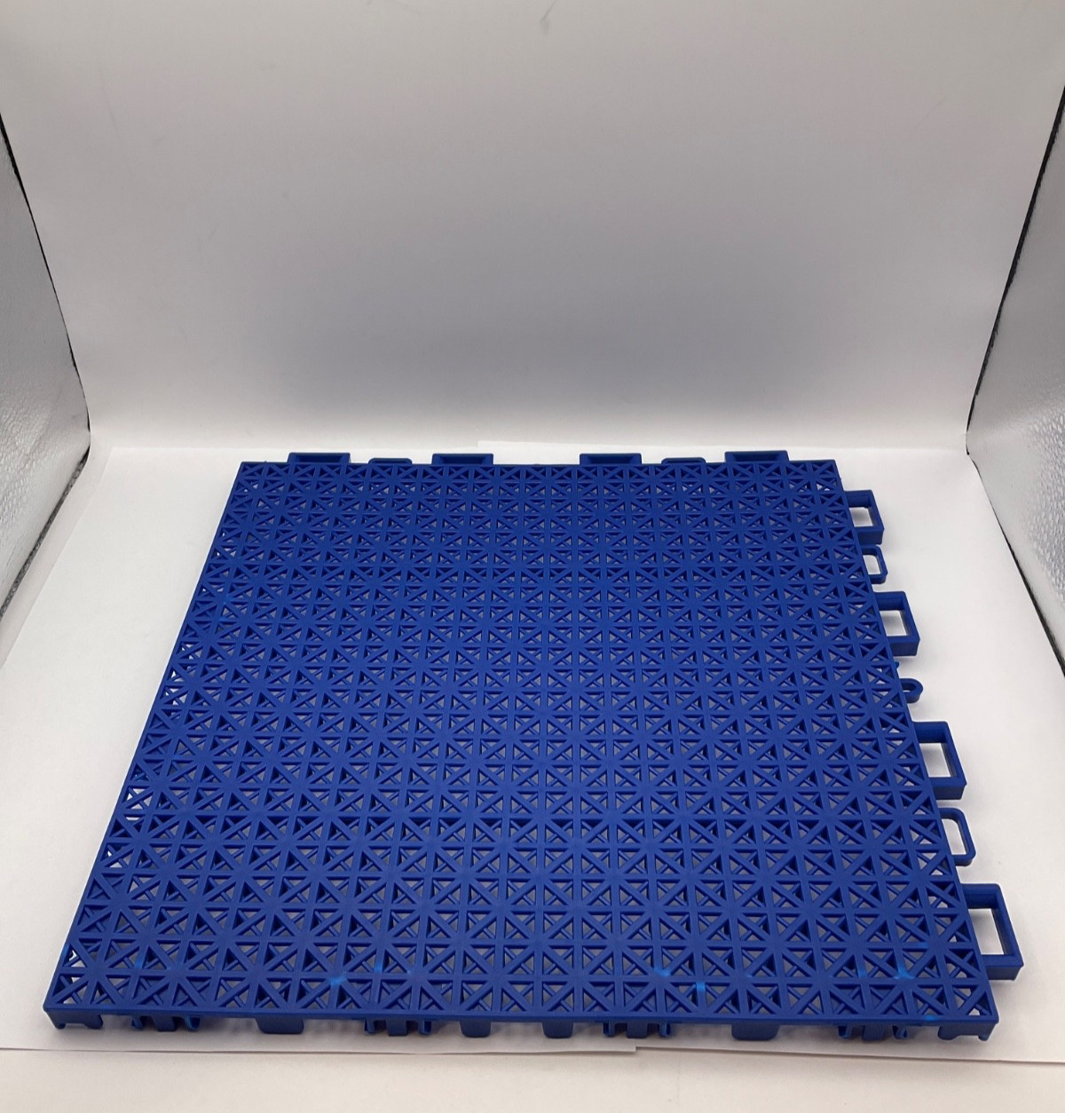 16pcs Pool Drainage Mat,Above Ground Walkways to Prevent Dirt- 8 Blue/8 White gallery