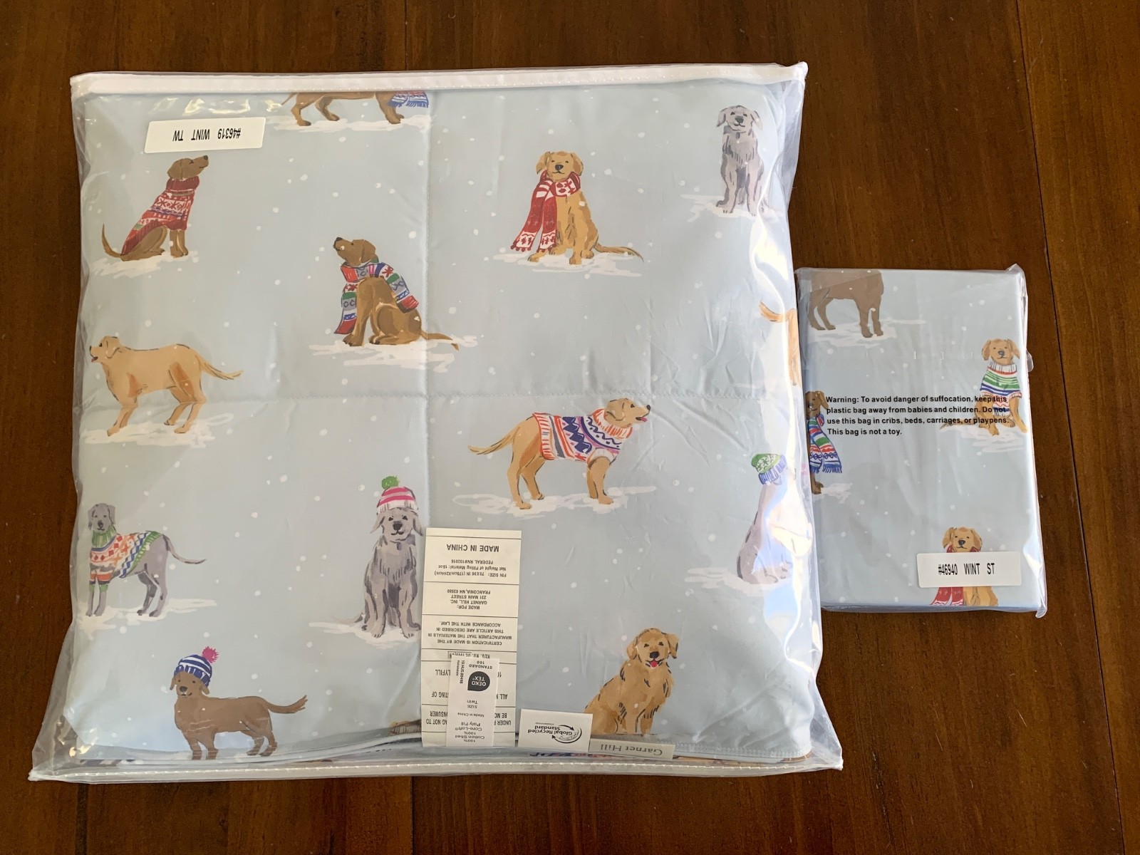 Garnet Hill Holiday Lightweight TWIN Comforter & 1 STD Sham, Winter pups gallery