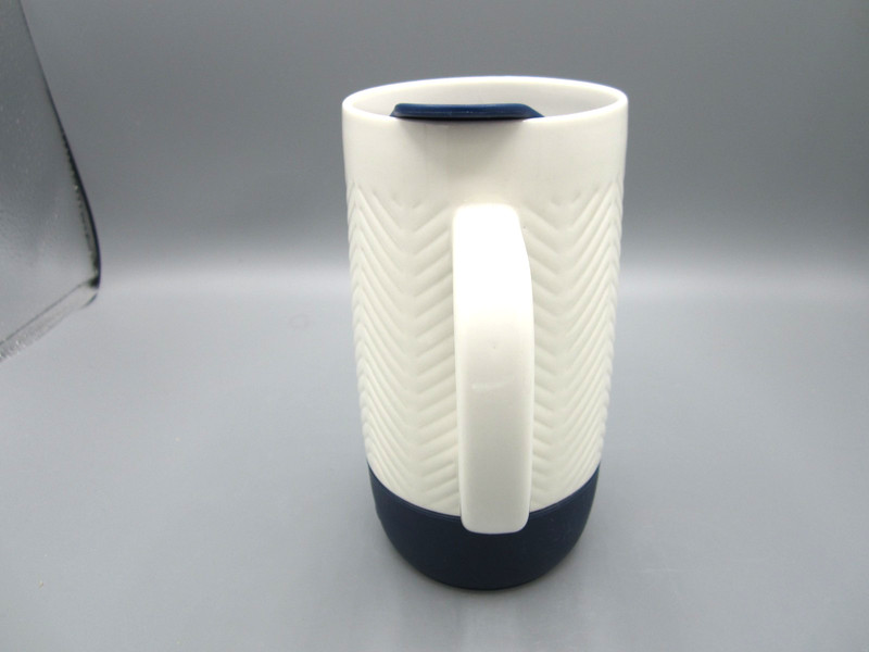Ello, White Etched Herringbone Pattern Blue Rubber Bottom Blue Lid 18 oz (361) gallery