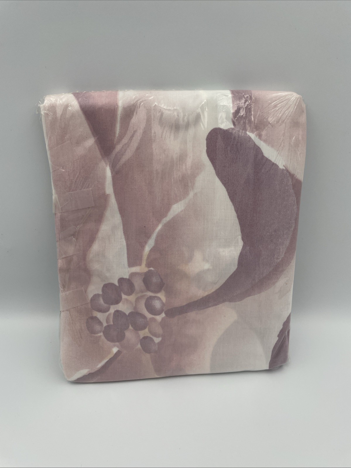 Wamsutta Supercale Plus No Iron 200TC two Standard Pillowcases Grape Multi gallery
