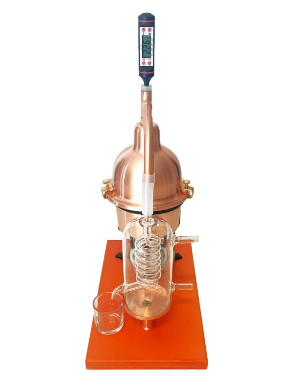 distiller still alembic in copper with glass condensation coil capacity 0,6 L gallery