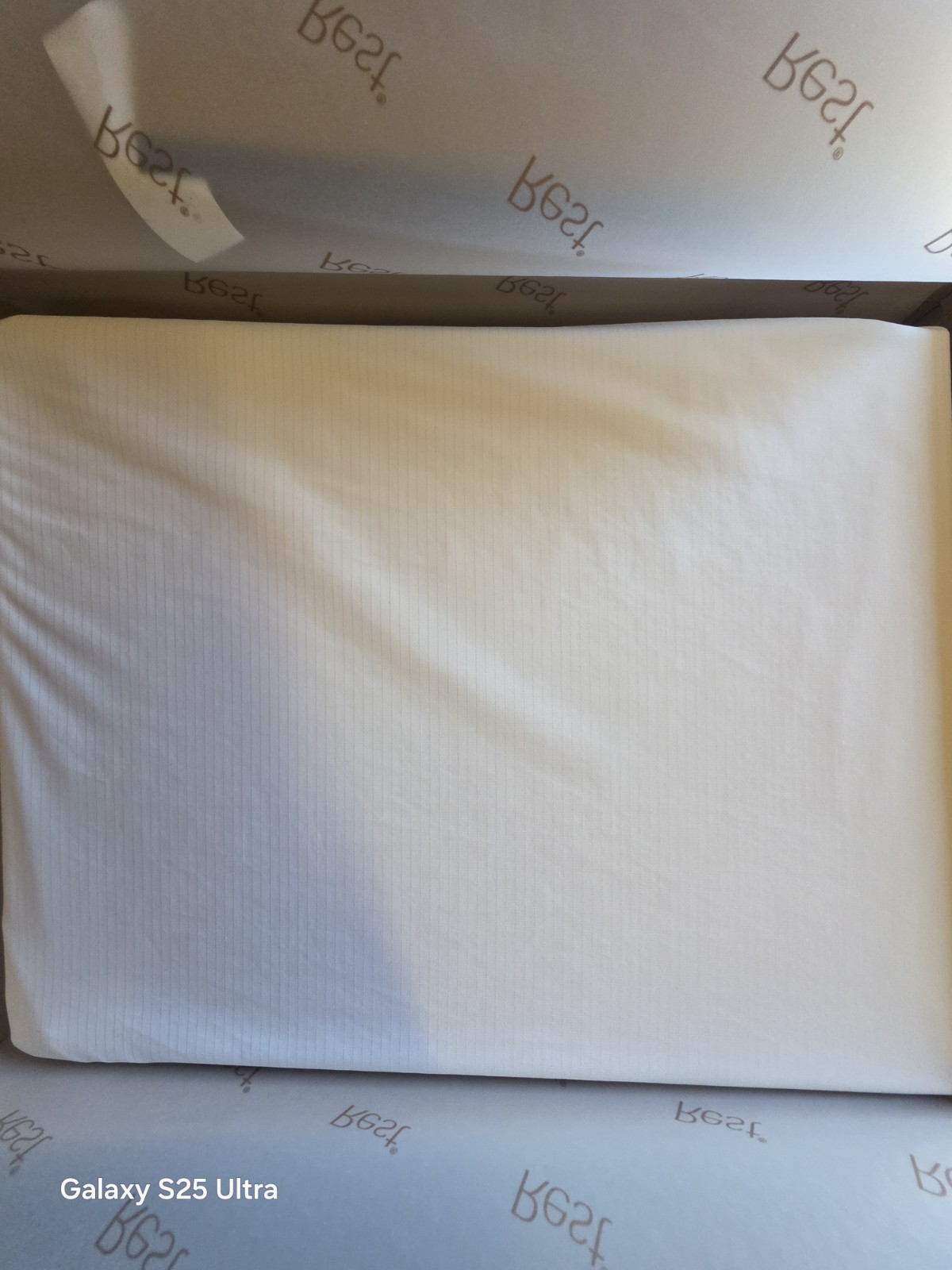 REST® Evercool®+ Fitted Sheet, Twin Size, Arctic White, 13" Deep (up to 15’’) gallery