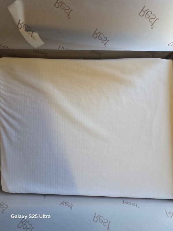 REST® Evercool®+ Fitted Sheet, Twin Size, Arctic White, 13" Deep (up to 15’’) gallery