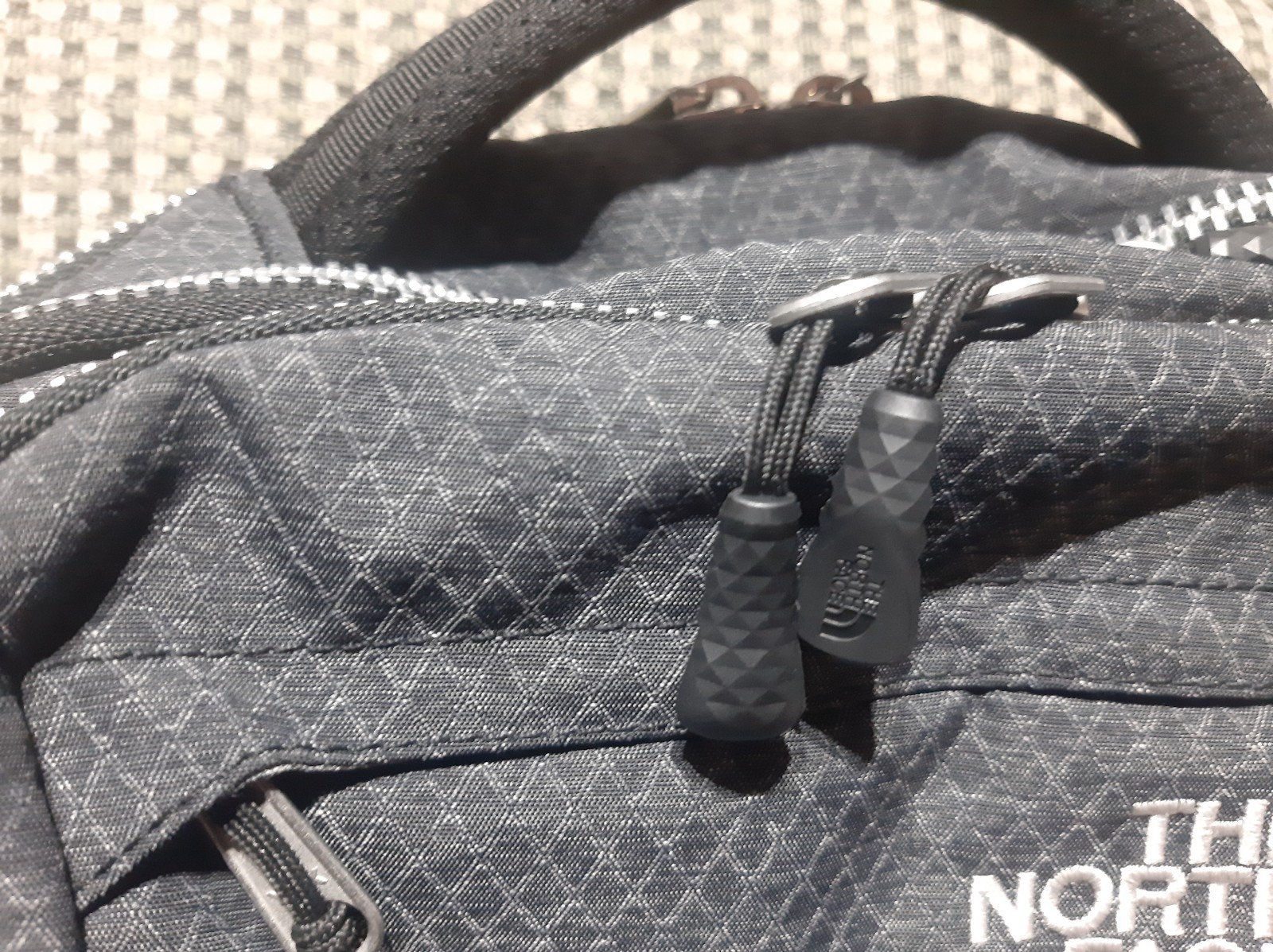 The North Face - Recon Backpack Pre-Owned Great Condition 4