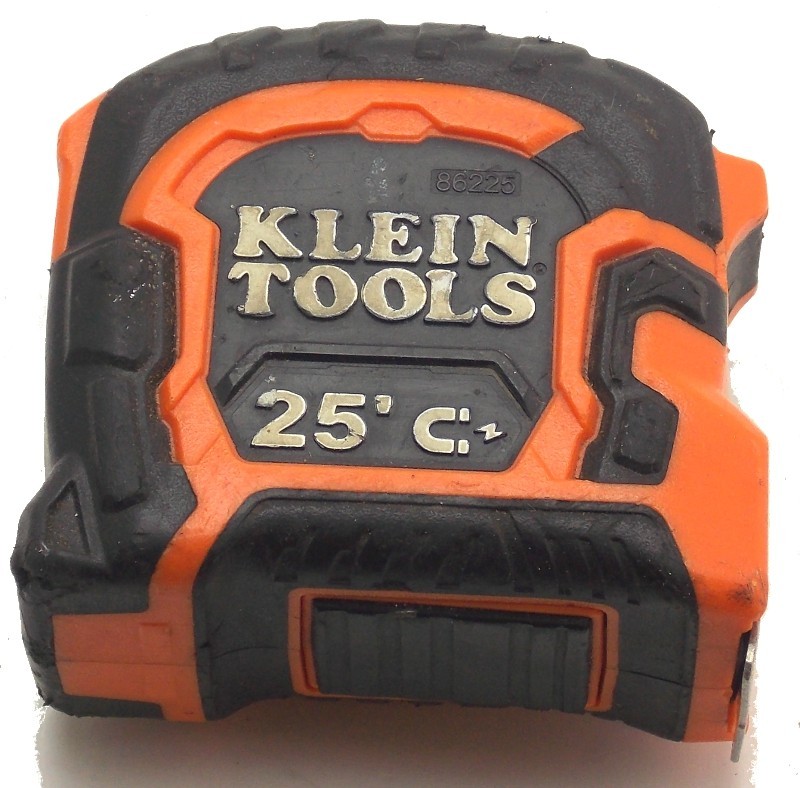 Klein Tools Double Hook 25 Ft Nylon Coated Metal Tape Measure Model 83225 Used gallery