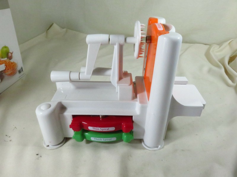 Farberware Spiraletti Fruit/Veg Slicer w/3 Cutting Blades In Box gallery