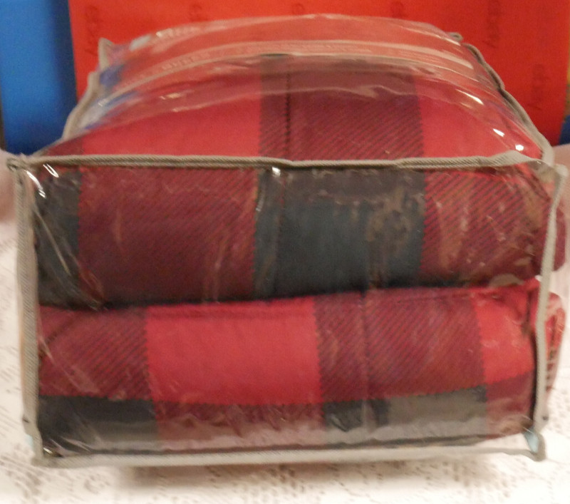 NIP TRUE NORTH RED BUFFALO MICROFIBER DOWN ALTERNATIVE FULL/QUEEN COMFORTER gallery