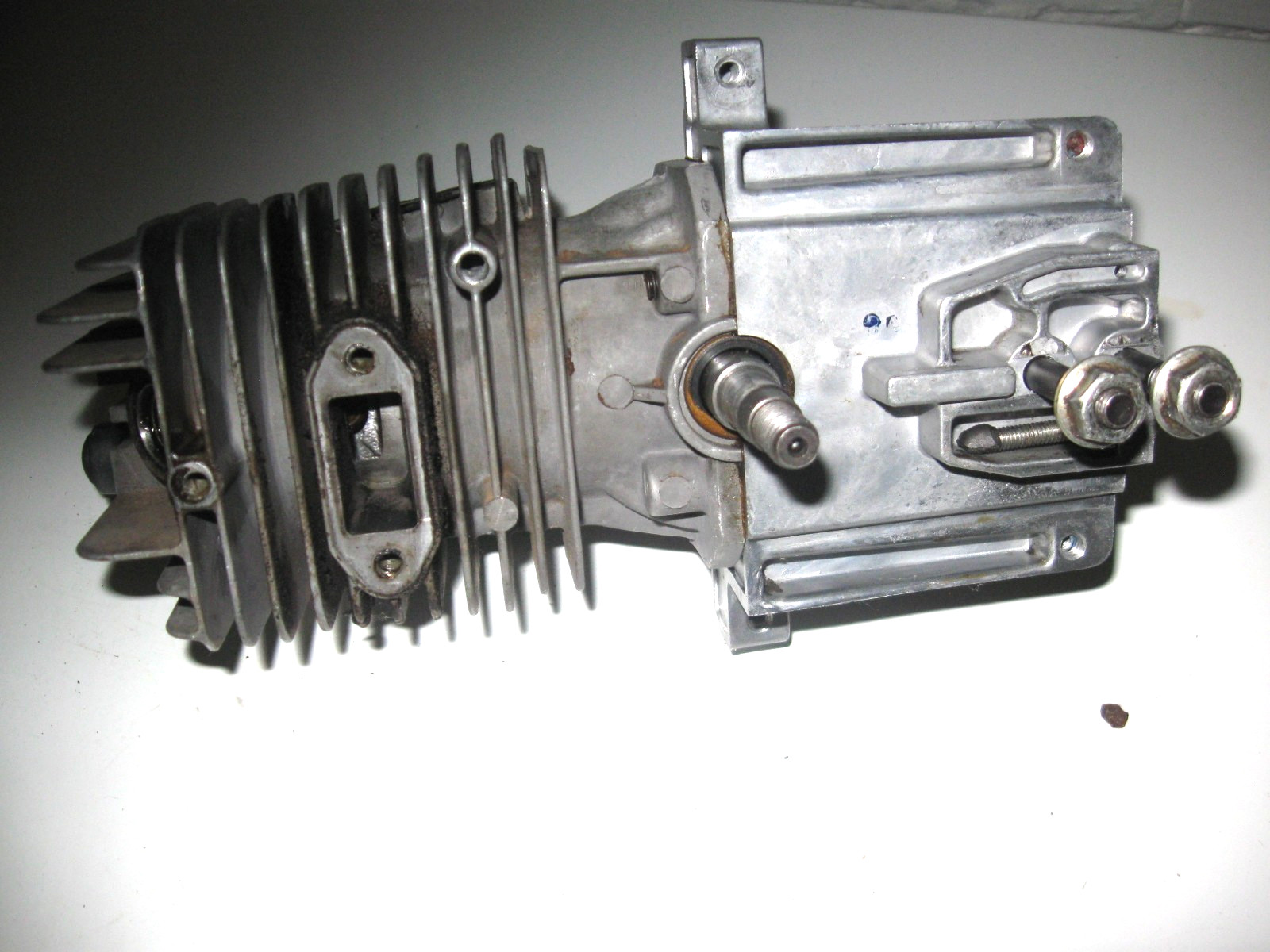McCulloch MS1432 Chainsaw Basic Engine. 32CC. 3200 Series...................m16 gallery