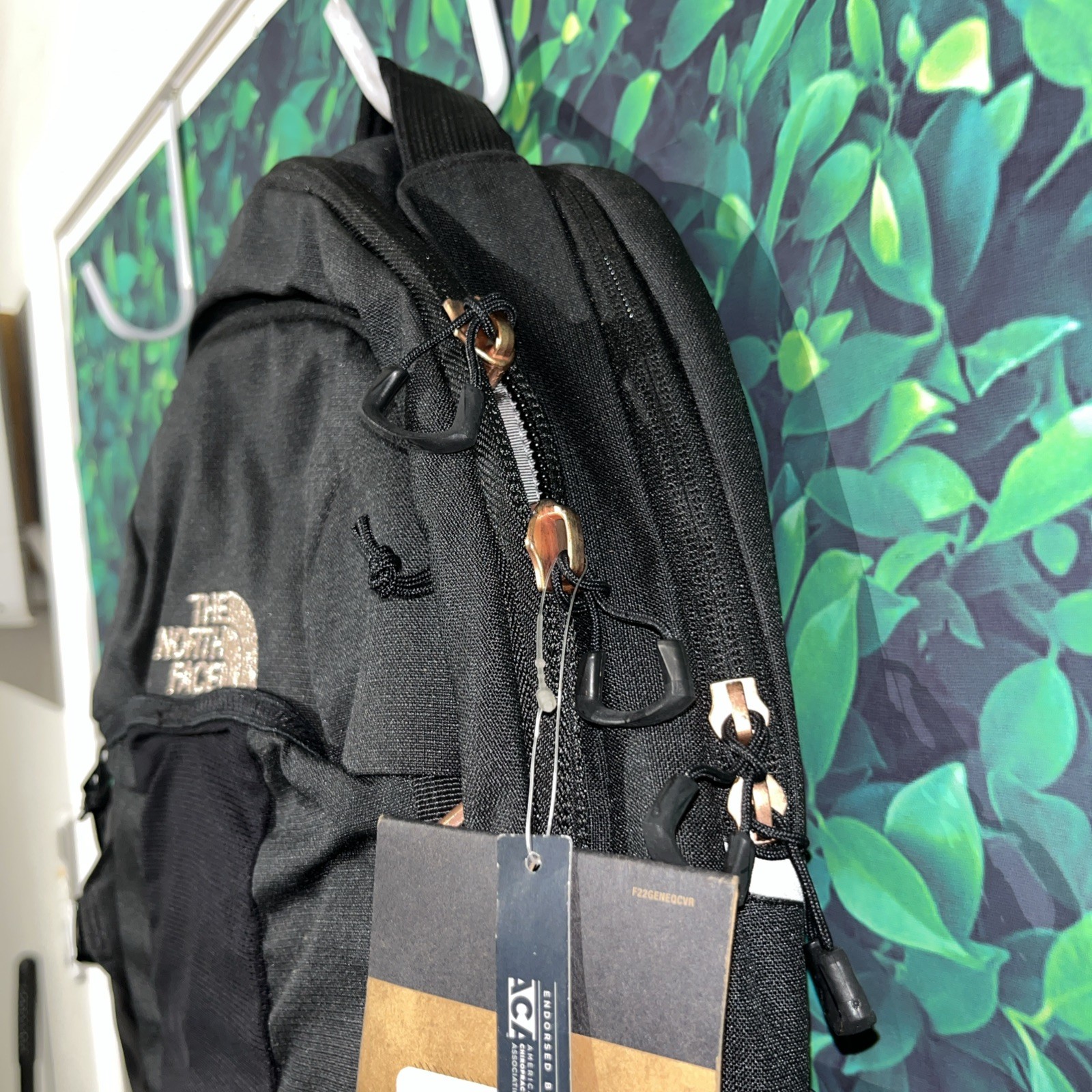The North Face Women’s Recon Backpack Black With Defects  3