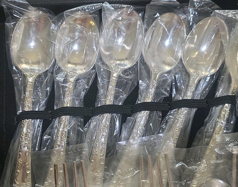 NEW WM Rogers Son Silverplate Flatware 12 Place Set INS284 FLORAL ROSE 51pc Box gallery