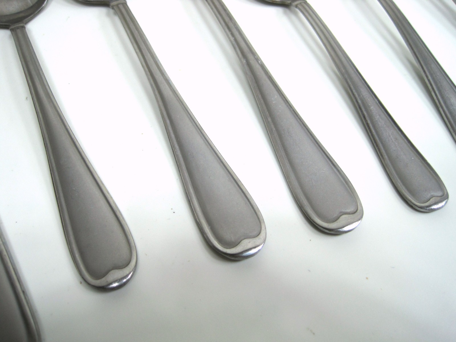 9 Pieces Cambridge ALLURE SAND Stainless Frosted Satin Handle Flatware gallery