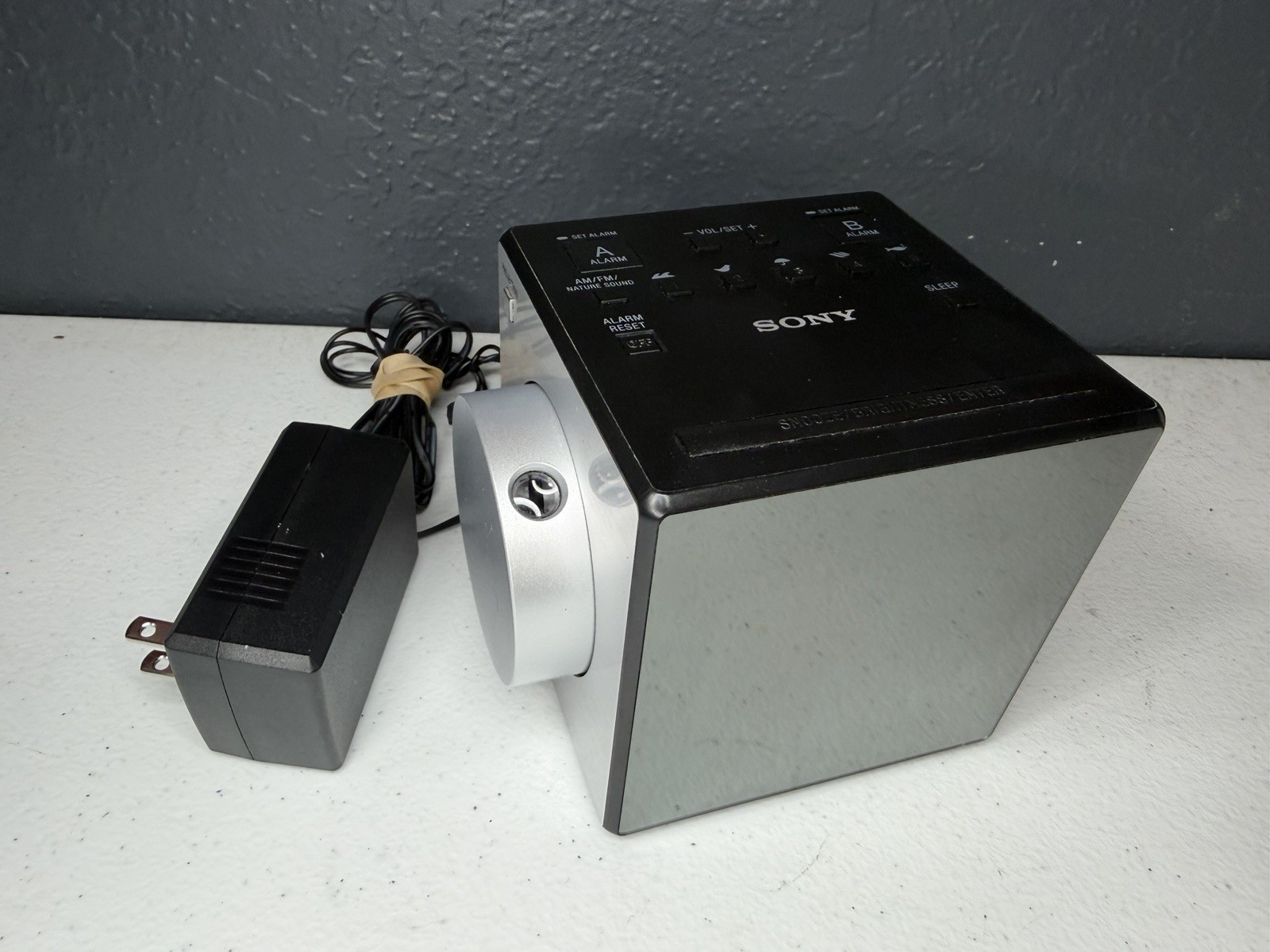 Sony ICF-C1PJ Projection Alarm Clock Radio AM/FM Dual Alarm USB Tested gallery