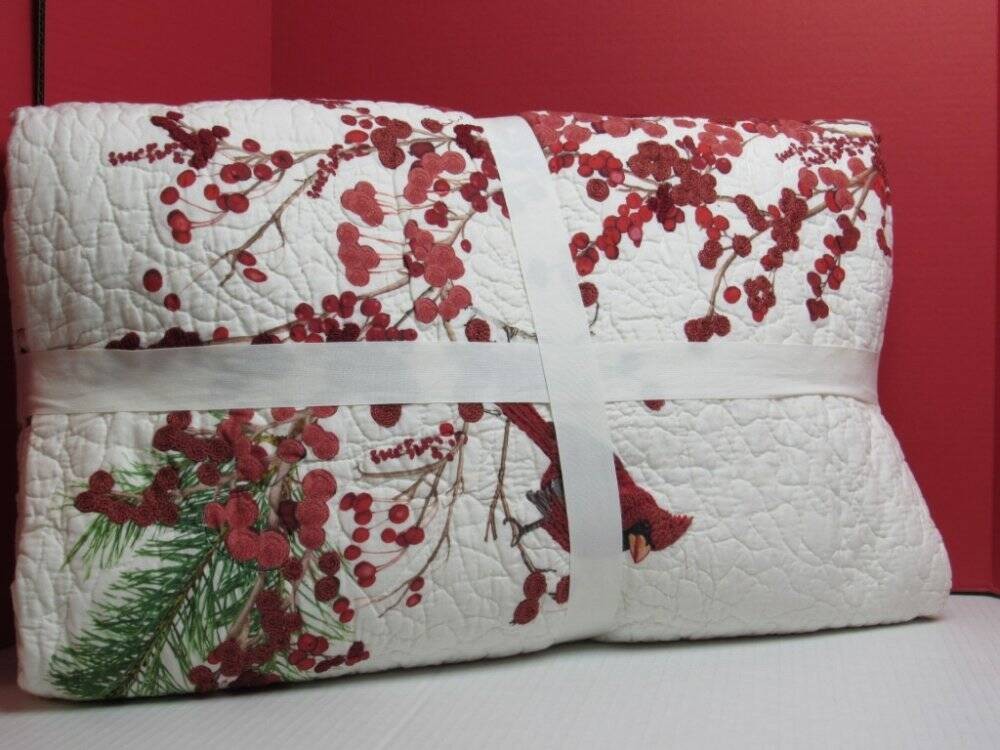 Pottery Barn Red Berry Wreath Quilt Full Queen 92" x 88" Red Multi NWT gallery