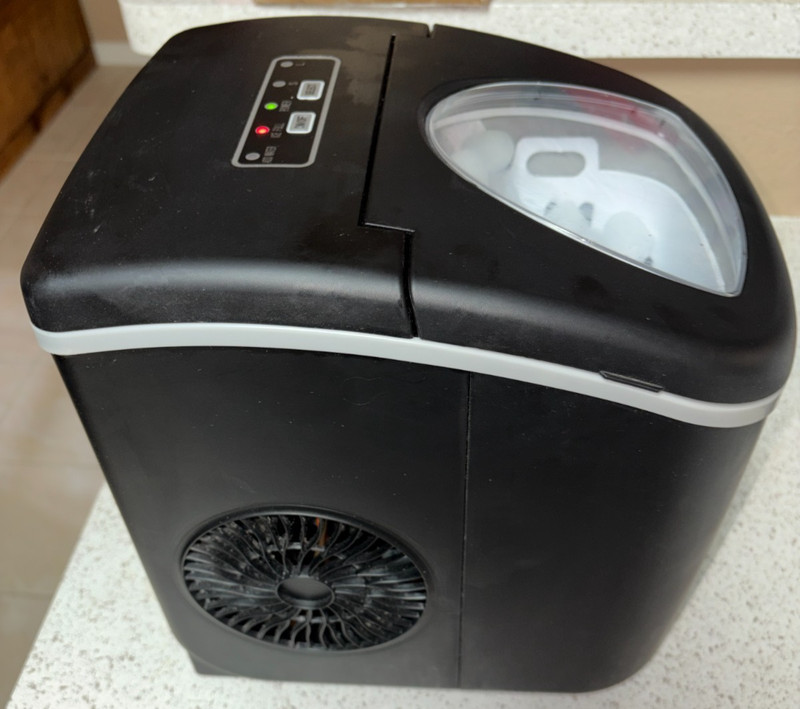 Frigidaire EFIC128-BLACK-6COM Retro Black 26 lbs. Portable Countertop Ice Maker gallery