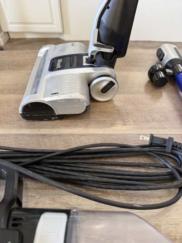 SHARK ~ HZ251 ~ Ultralight Corded Stick Vacuum ~ With Self-Cleaning Brushroll gallery