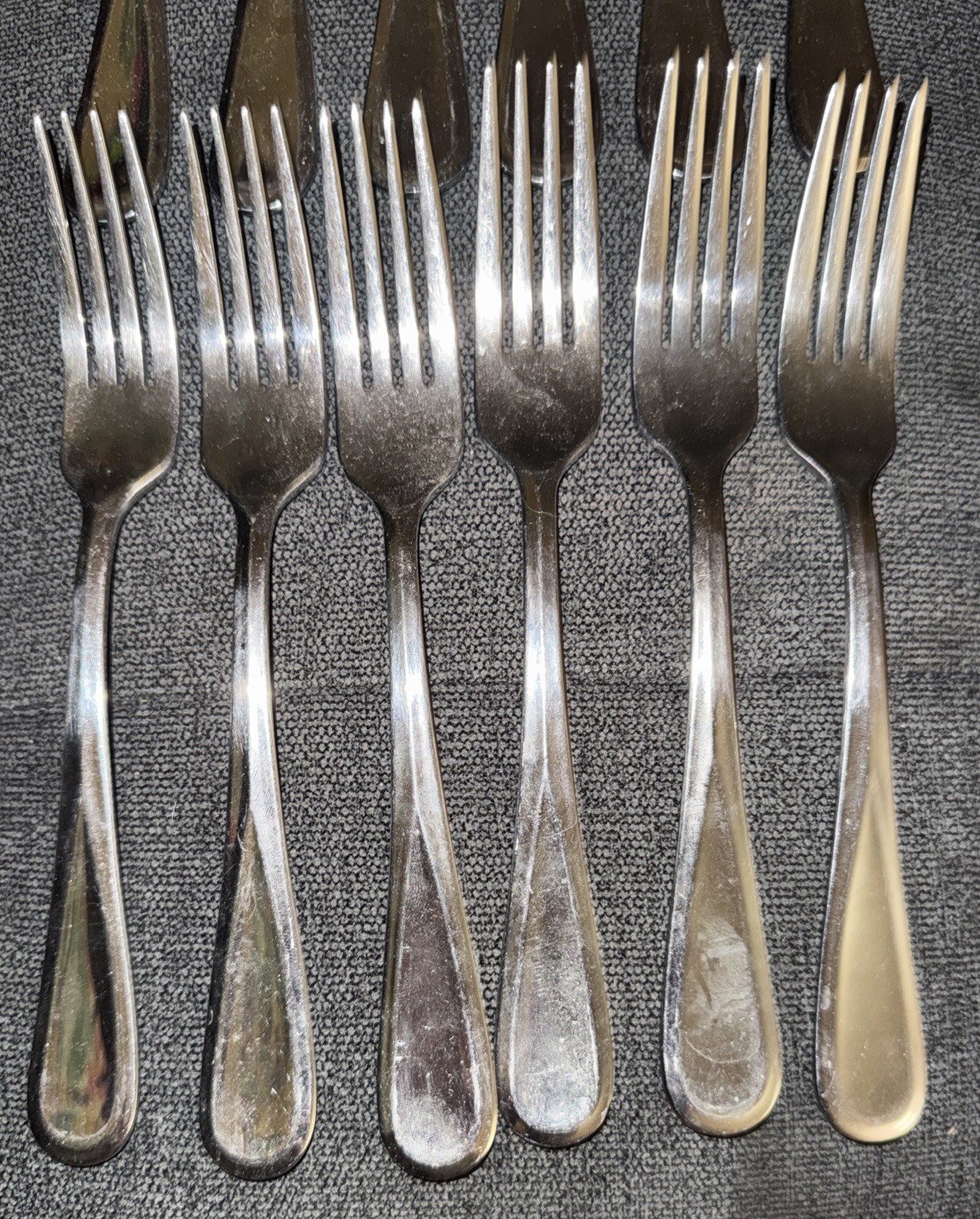 Mikasa Bravo Dinner Forks 8 3/8" Stainless 18/10 Set of 12 gallery