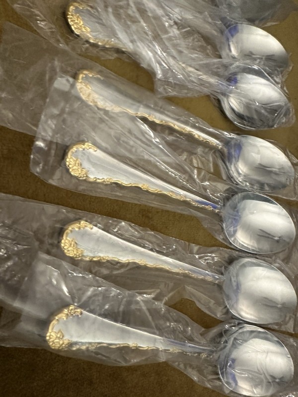 (7) DINNER/SOUP SPOONS Oneida Community GOLDEN BELLE ROSE Stainless Flatware gallery