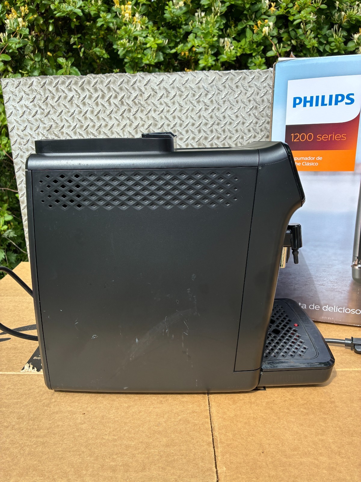 Philips 1200 Series Fully Automatic Espresso Machine Milk Frother gallery