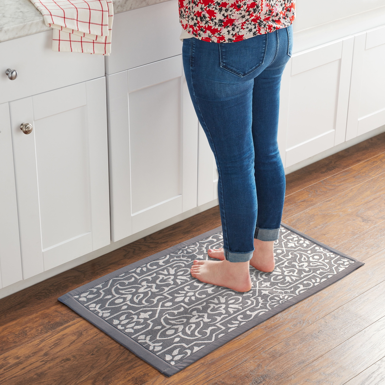 Better Homes & Gardens Polypropylene Gray Jacquard 20" x 34" Indoor Kitchen Rug gallery