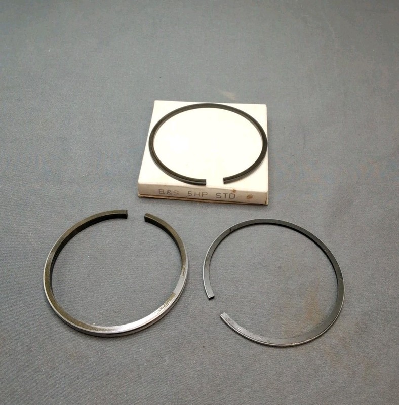 NOS Briggs & Stratton STD Ring Set For 5HP Engines gallery
