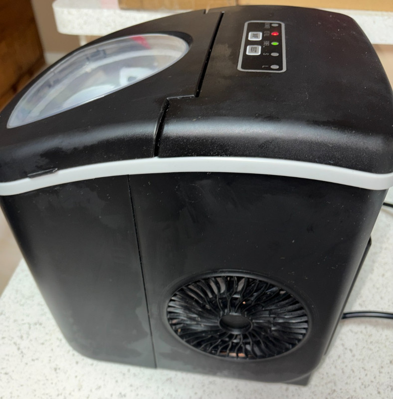 Frigidaire EFIC128-BLACK-6COM Retro Black 26 lbs. Portable Countertop Ice Maker gallery