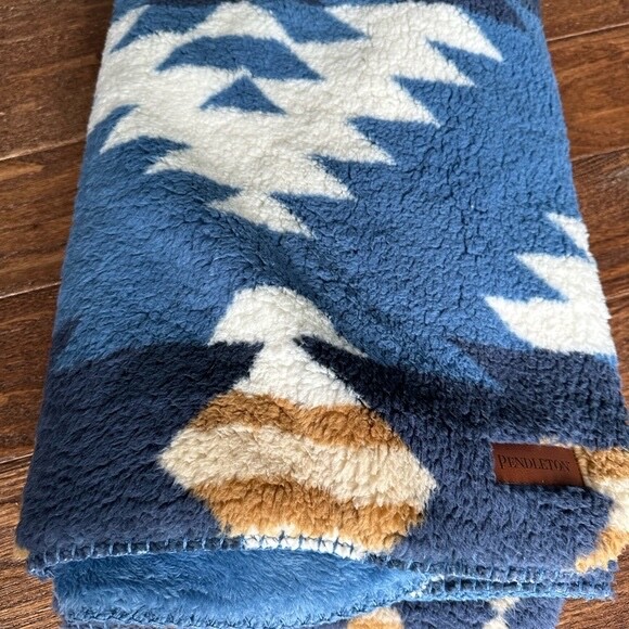 Pendleton Eagle River Multicolor Sherpa Throw Fleece Blanket Southwest Aztec gallery