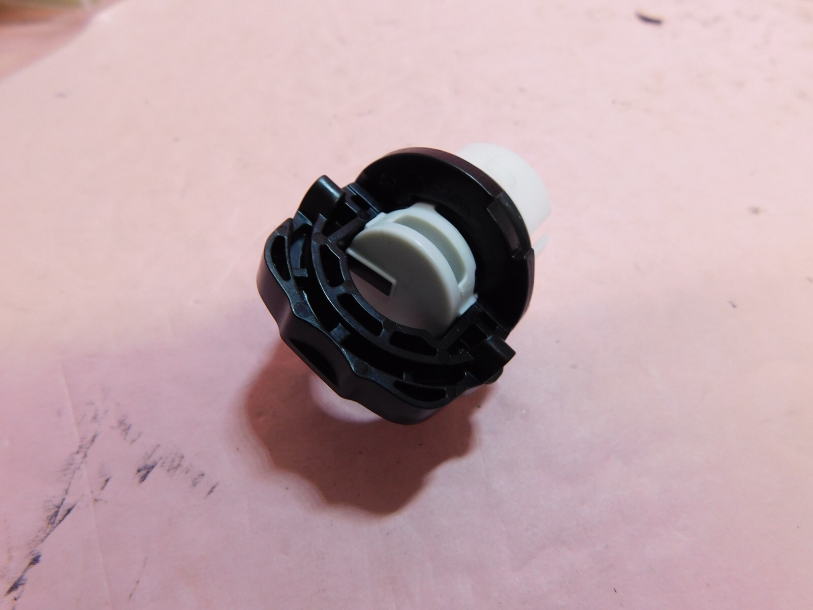 OIL CAP STIHL MS250 MS193T MS200T MS201TC MS261 MS260 # 0000 350 0536 --- UP349B gallery