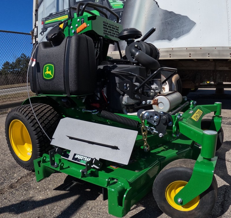 Speedtrap® Chute Blocker John Deere® QuikTrak® 652R series 52" No drilling gallery