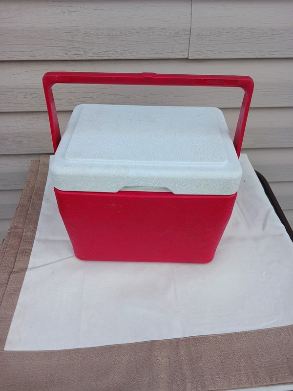 Igloo Personal 6 Cooler gallery