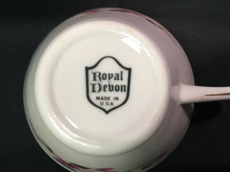 ROYAL DEVON TEA CUPS PINK FLOWER BUDS GOLD TRIM PATTERN NUMBER ROD13 gallery