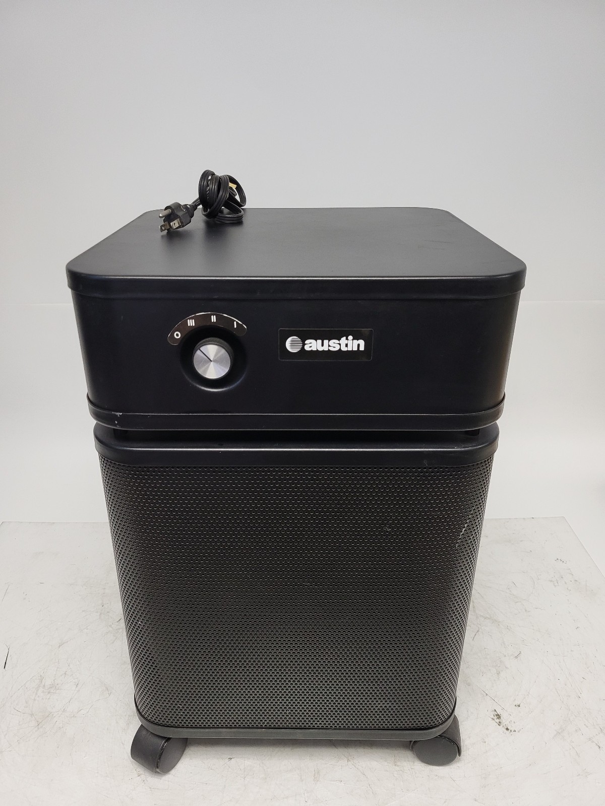 Austin Air HM400 Air Purifier Prefilter/HEPA gallery