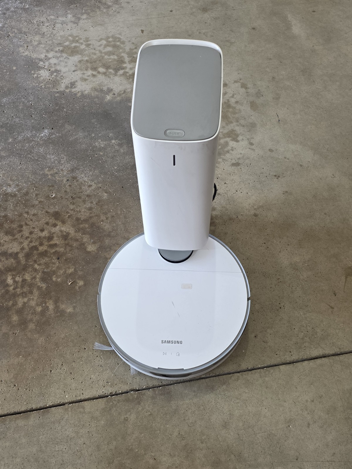 Samsung Jet Bot+ Robotic Vacuum Cleaner with Clean Station gallery