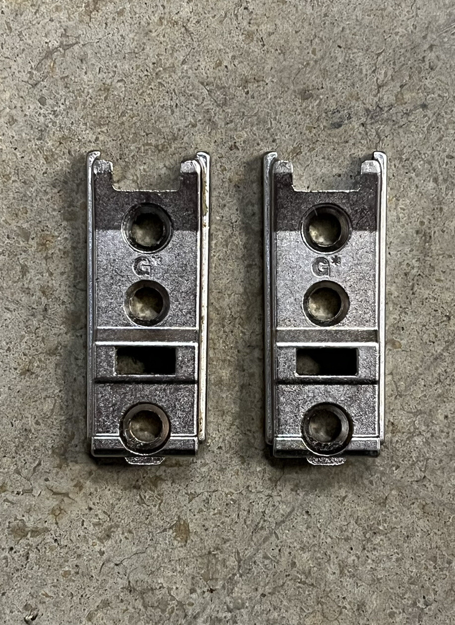 Grass 1.3mm Straight Base Plate Clip On Mounting For 1006-30 Hinge Lot x2 gallery