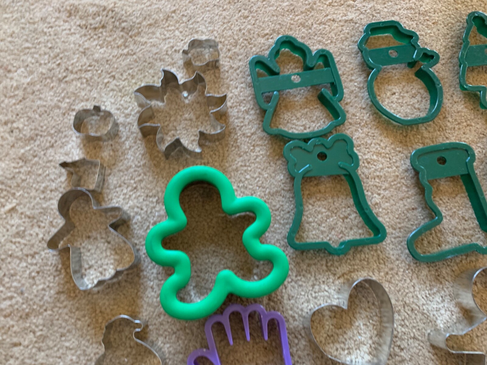 25 Metal and Plastic Cookie Cutters gallery