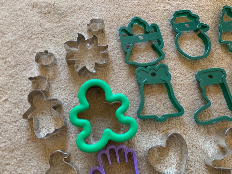 25 Metal and Plastic Cookie Cutters gallery