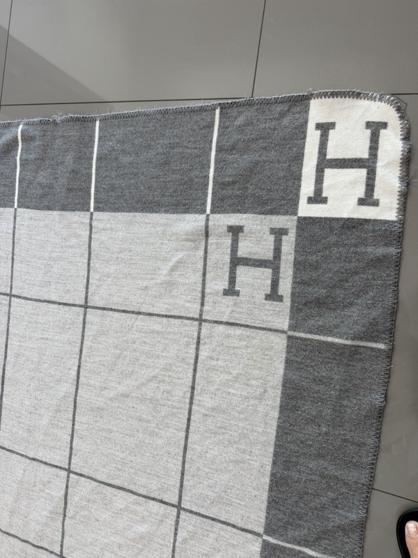 Hermes Wool Sofa Blanket Throw "H" Logo Grey White 52x65" gallery