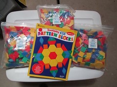 PATTERN BLOCKS – teach colors & shapes – teachers schools – 7 lbs + BOOK -3 bags
