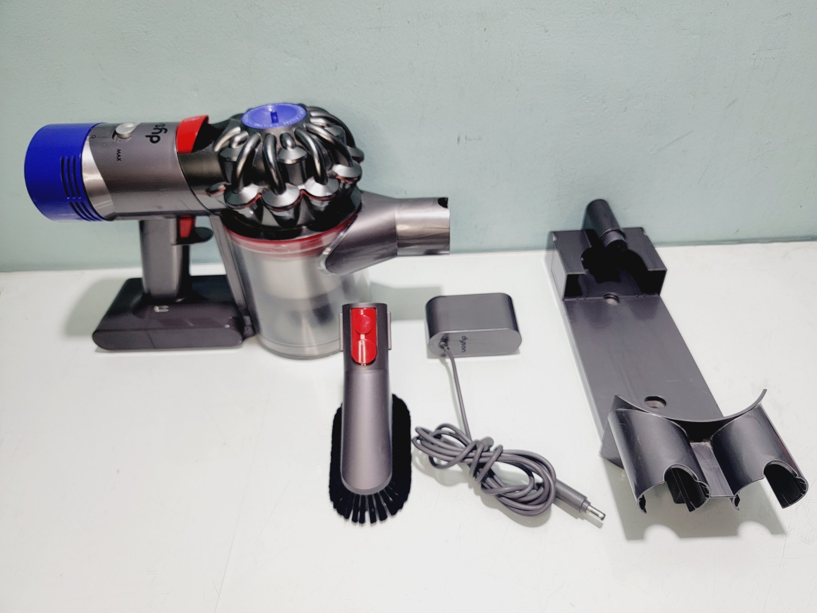 Dyson V8 Handheld Vacuum Cleaner - Original gallery